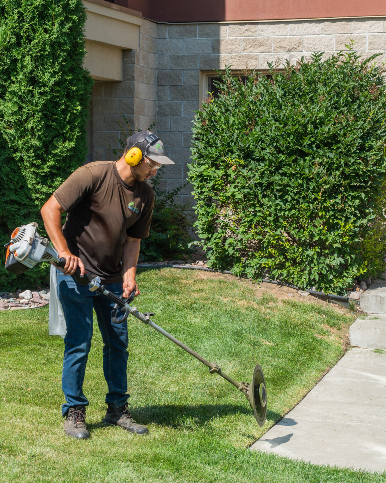 Commercial Lawn Care & Maintenance Edmonton Seasonal Solutions Inc.